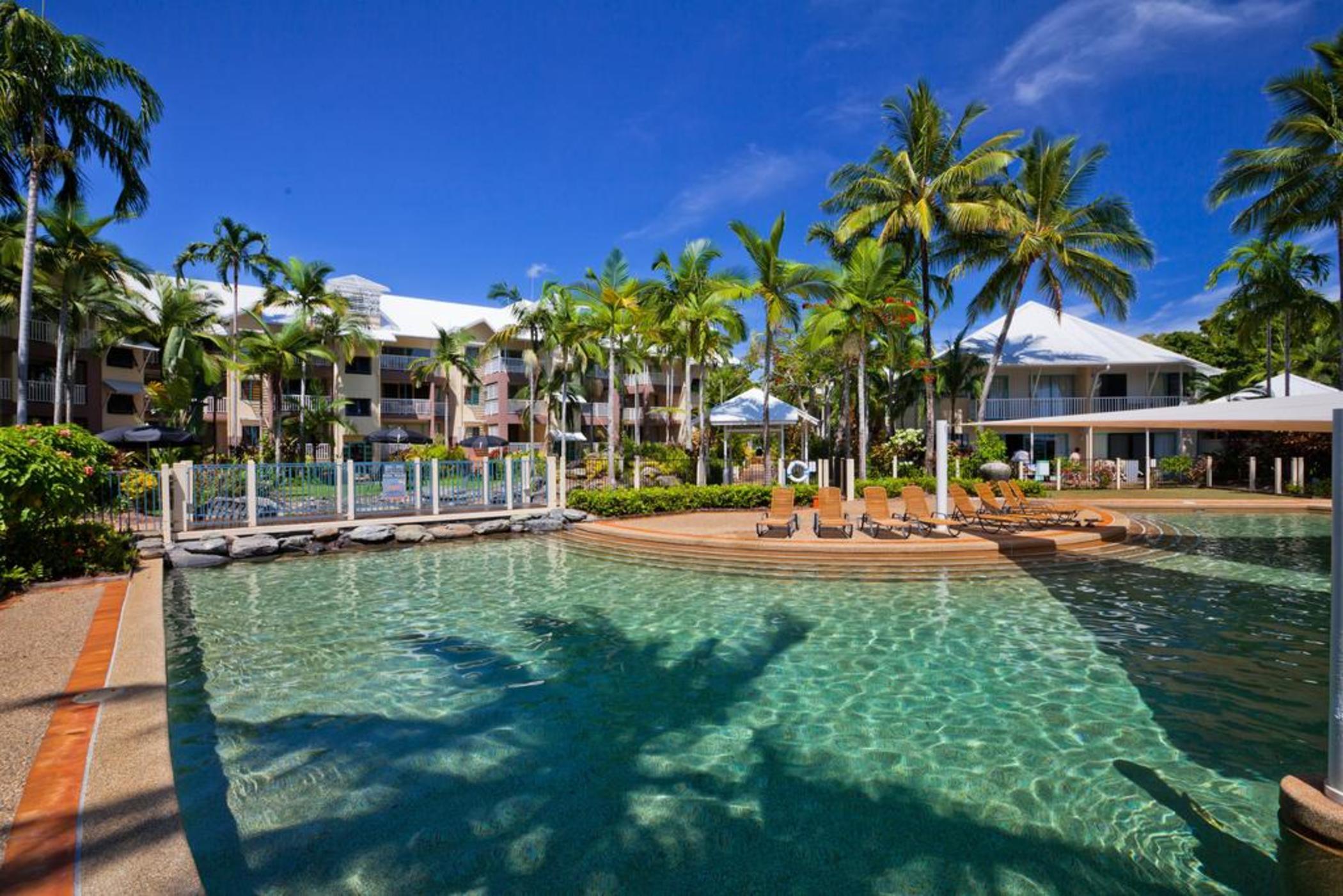 Coral Sands Beachfront Resort Trinity Beach Exterior photo