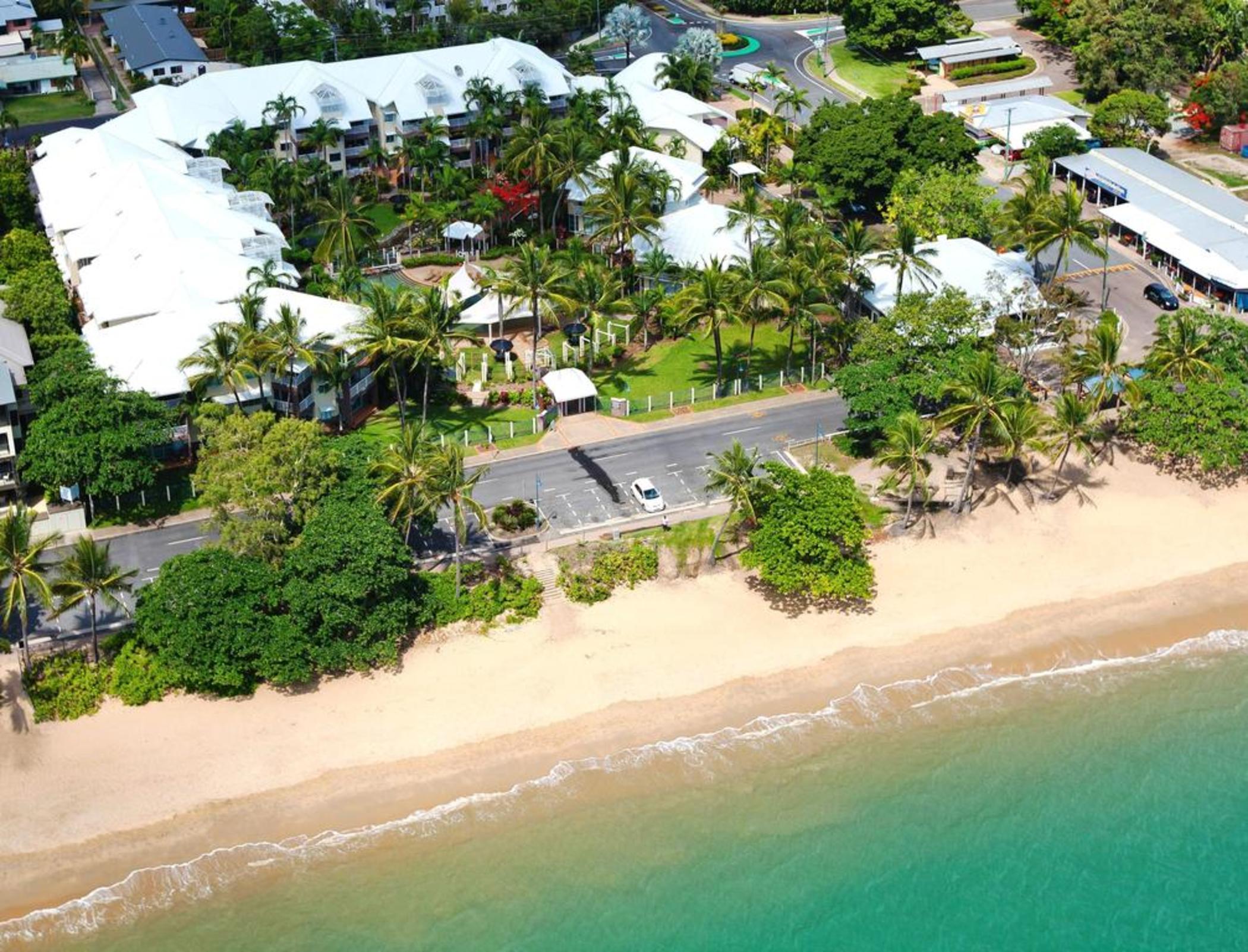 Coral Sands Beachfront Resort Trinity Beach Exterior photo