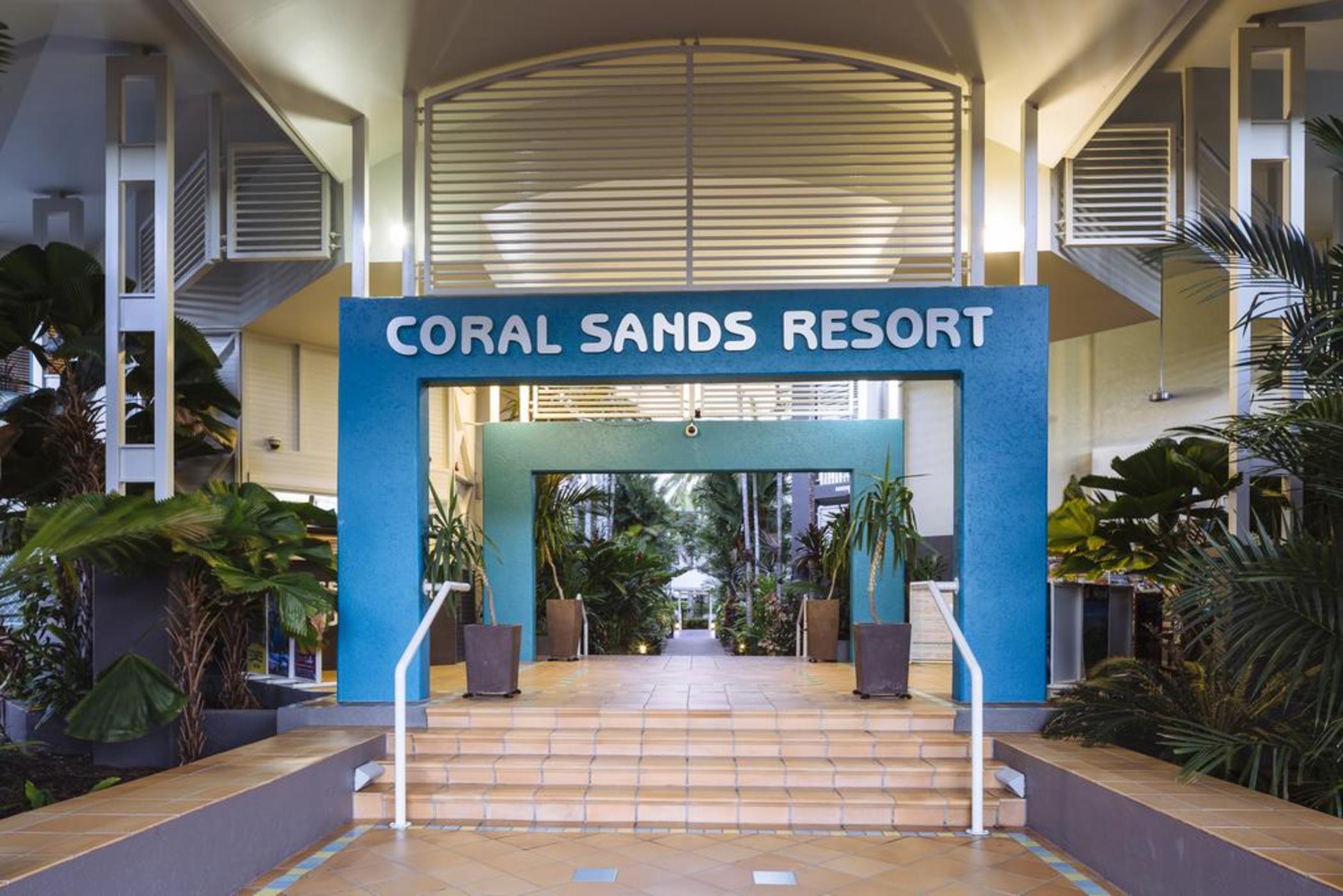 Coral Sands Beachfront Resort Trinity Beach Exterior photo