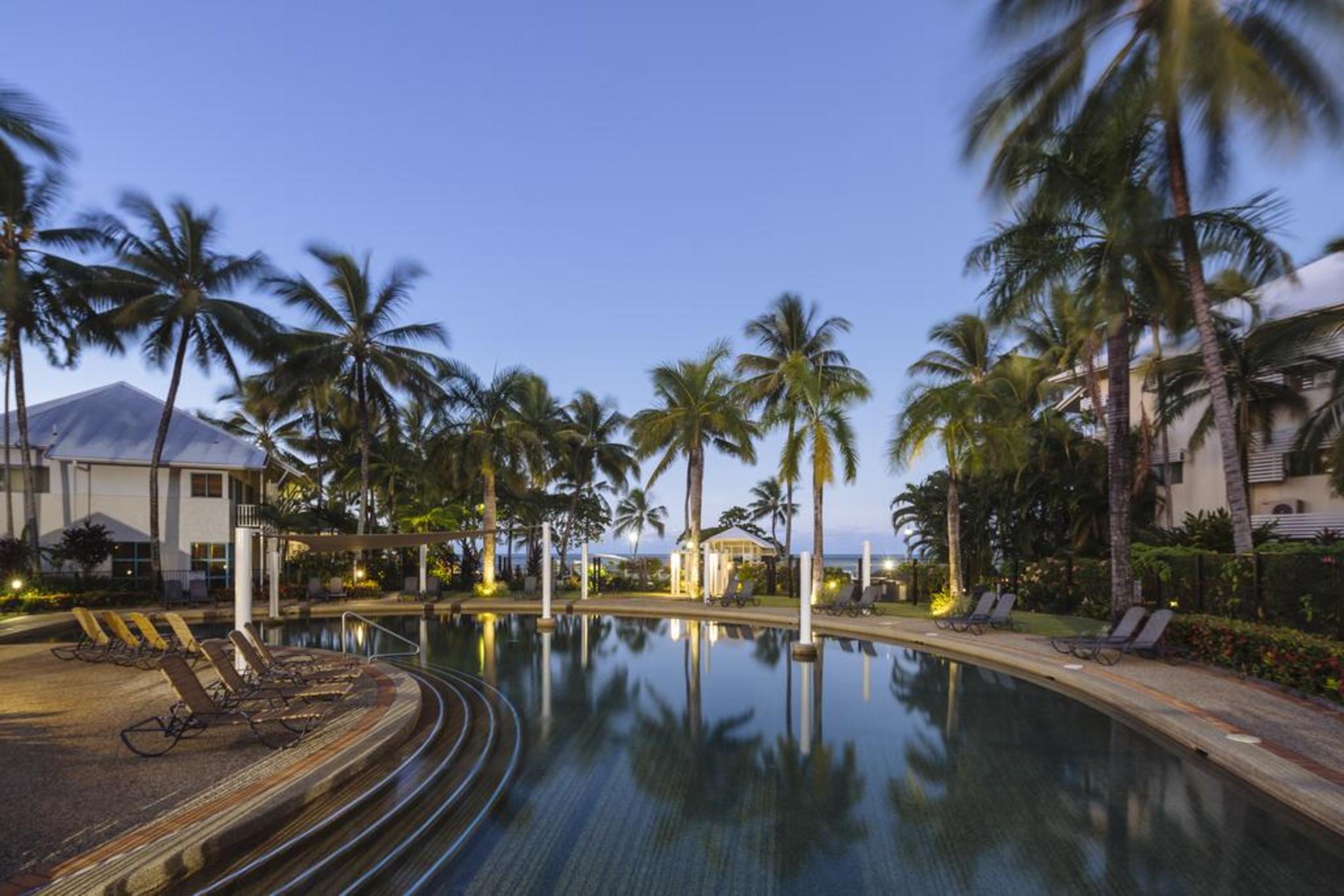 Coral Sands Beachfront Resort Trinity Beach Exterior photo