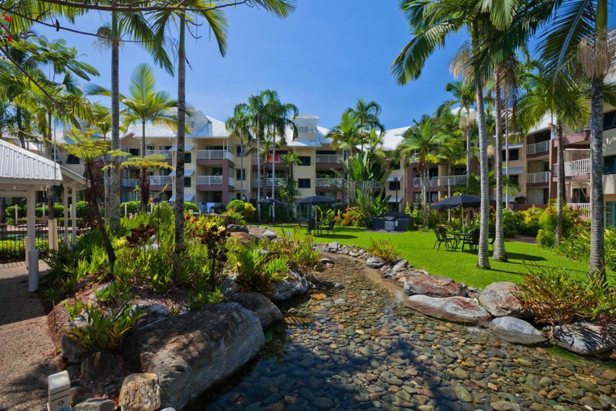 Coral Sands Beachfront Resort Trinity Beach Exterior photo