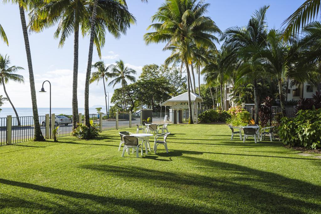 Coral Sands Beachfront Resort Trinity Beach Exterior photo