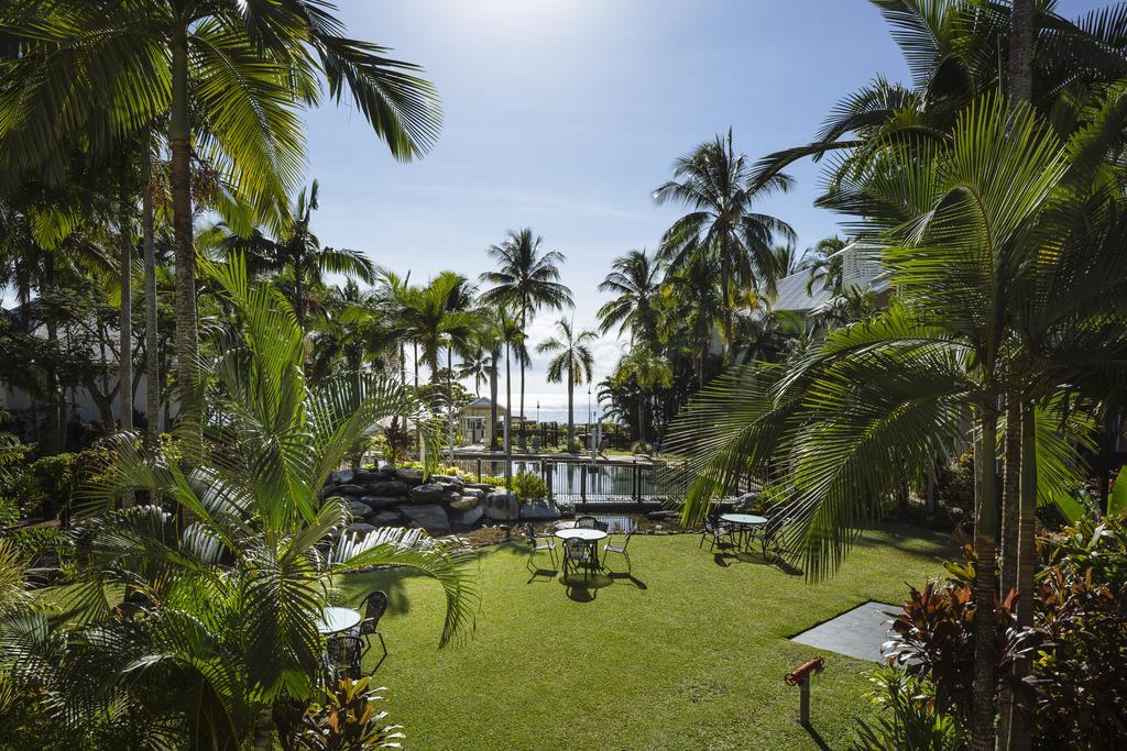 Coral Sands Beachfront Resort Trinity Beach Exterior photo