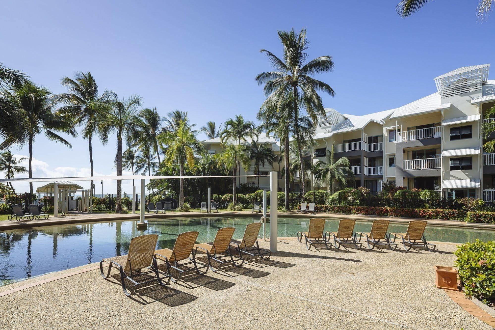 Coral Sands Beachfront Resort Trinity Beach Exterior photo