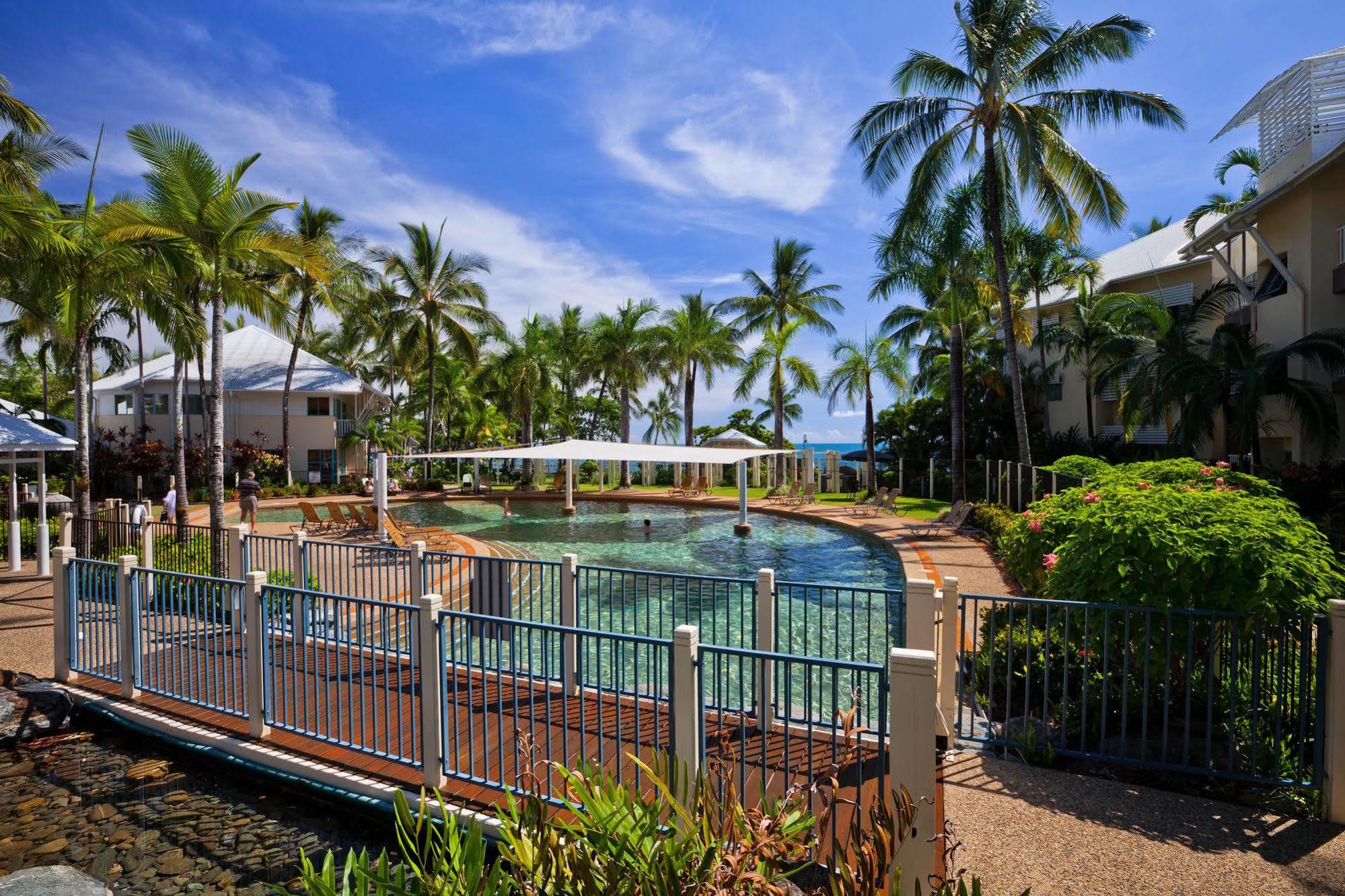 Coral Sands Beachfront Resort Trinity Beach Exterior photo