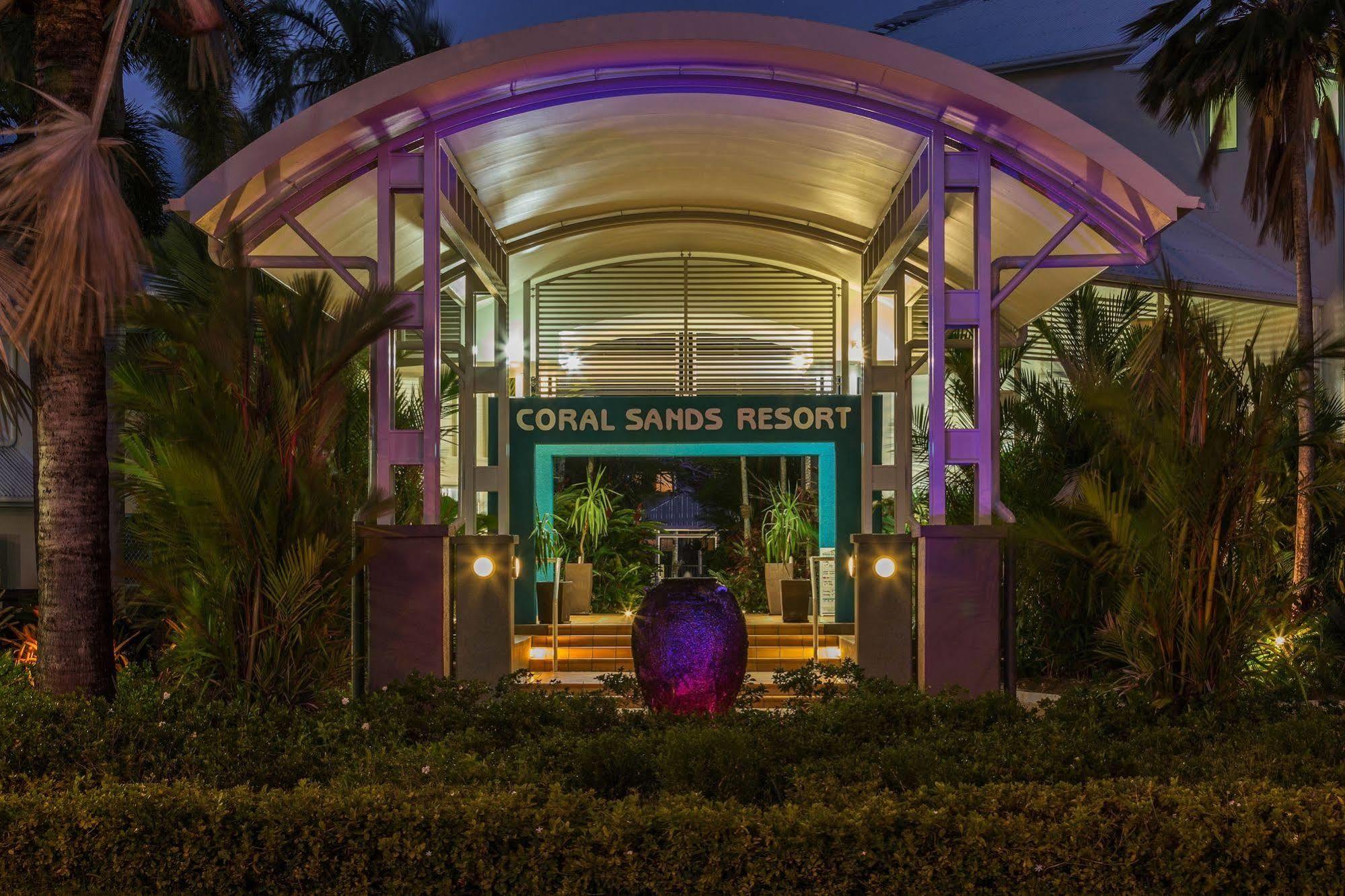 Coral Sands Beachfront Resort Trinity Beach Exterior photo