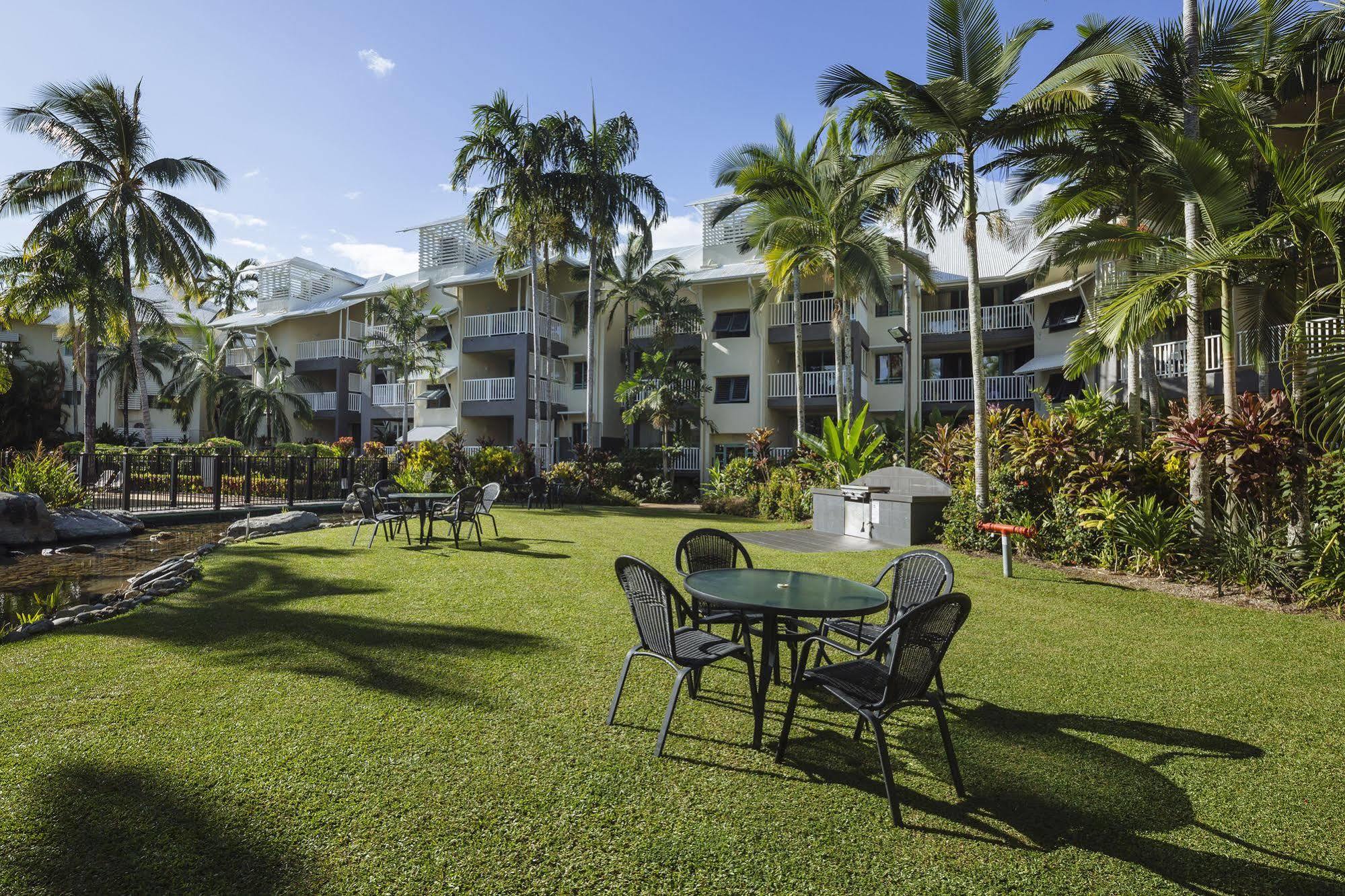 Coral Sands Beachfront Resort Trinity Beach Exterior photo