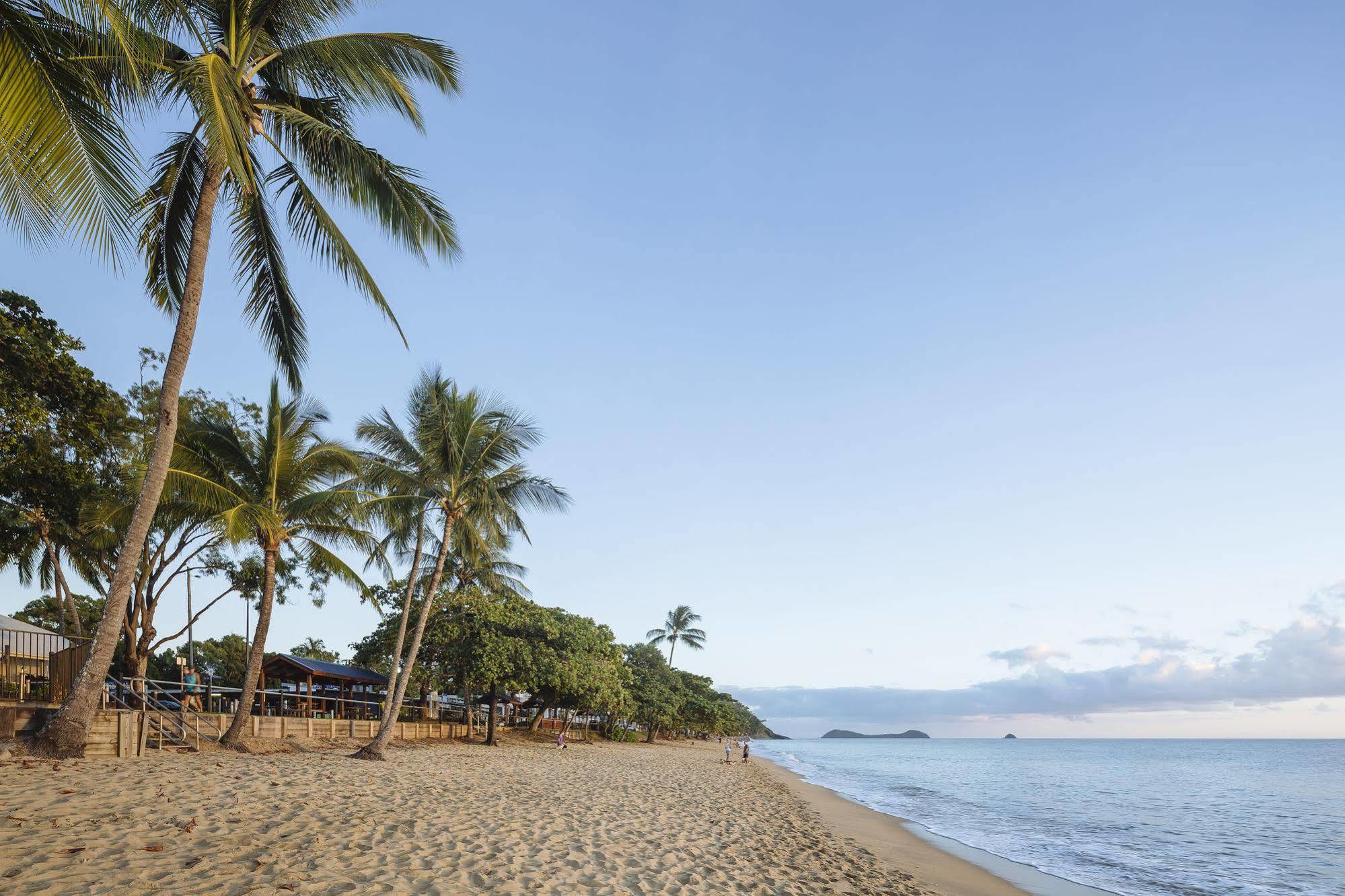 Coral Sands Beachfront Resort Trinity Beach Exterior photo