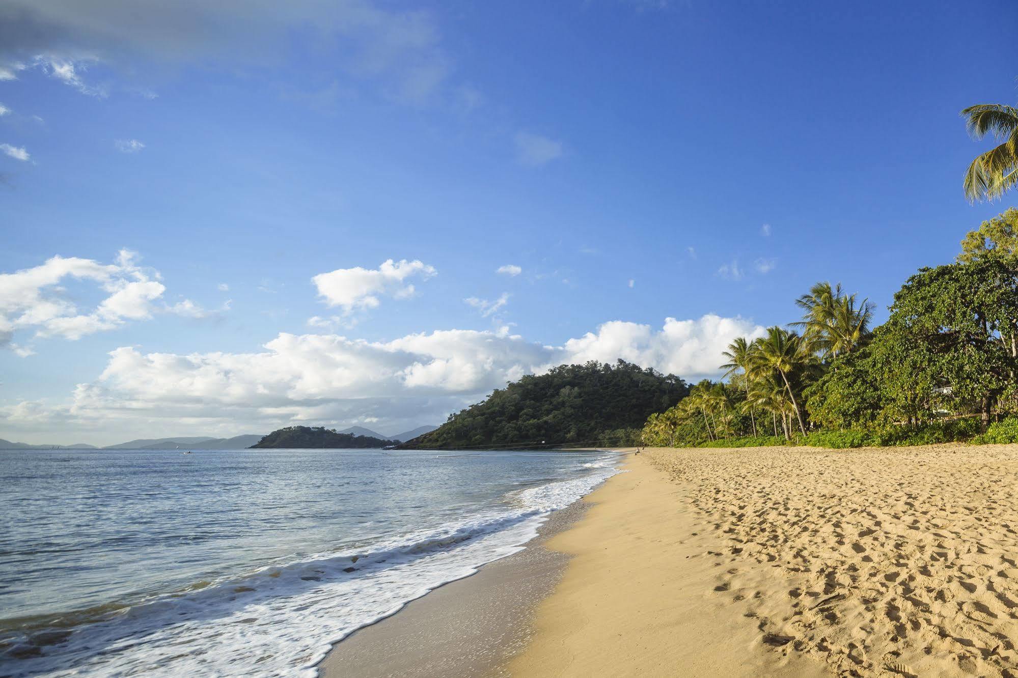 Coral Sands Beachfront Resort Trinity Beach Exterior photo