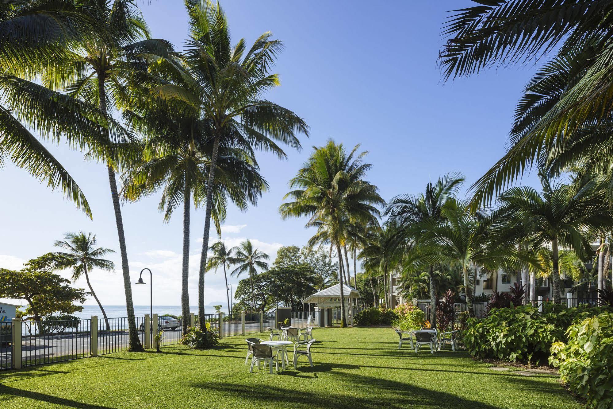 Coral Sands Beachfront Resort Trinity Beach Exterior photo